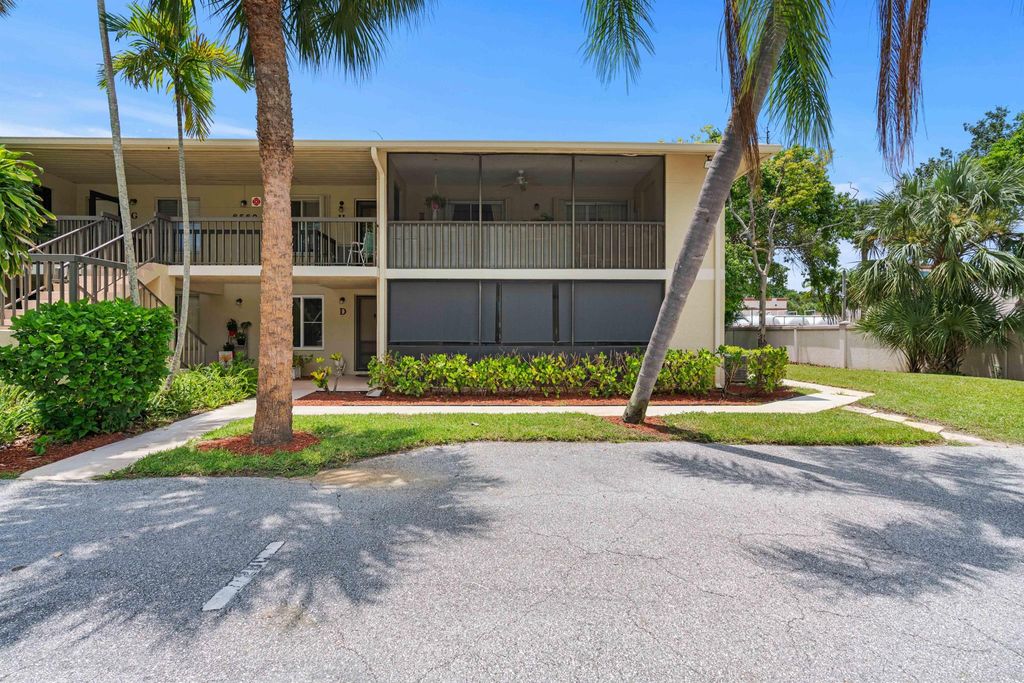 Photo of 6560 Chasewood Drive #D, Jupiter, FL 33458 (MLS # R10904590)