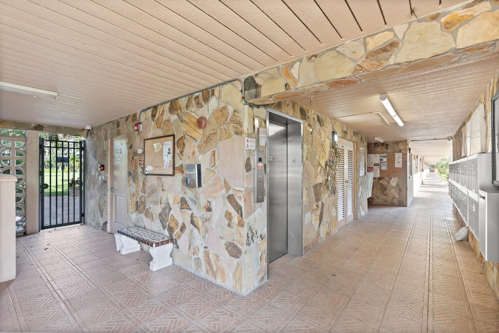 Photo of 2515 NE 2nd Court #418, Boynton Beach, FL 33435 (MLS # R11101648)