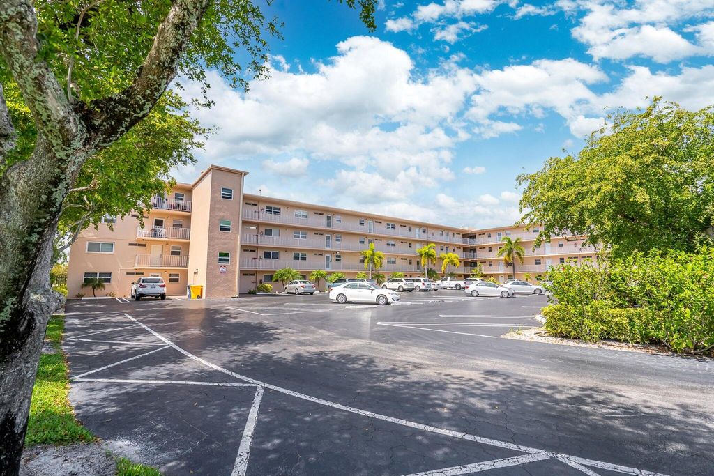 Photo of 2515 NE 2nd Court #418, Boynton Beach, FL 33435 (MLS # R11101648)