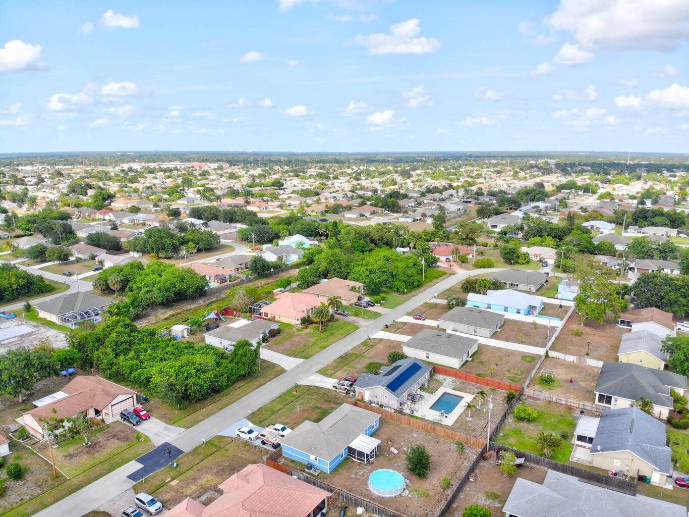 831 SW Mccoy Avenue, Port St Lucie, FL, 34953/$335,000 3 831 SW Mccoy Avenue