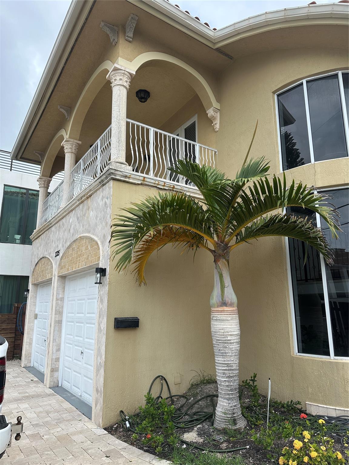 3325 NE 14th Ct