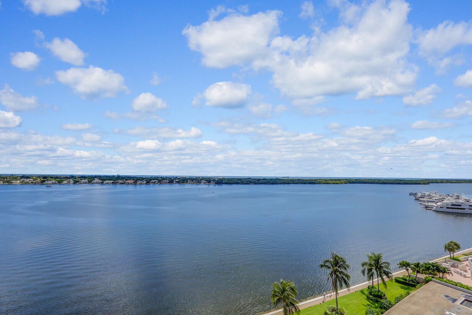 132 Lakeshore Drive 1117