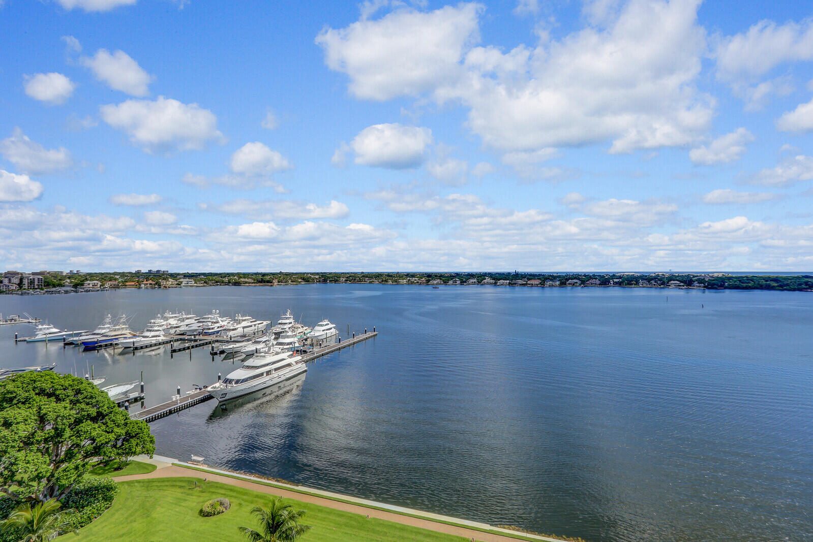 132 Lakeshore Drive 1117