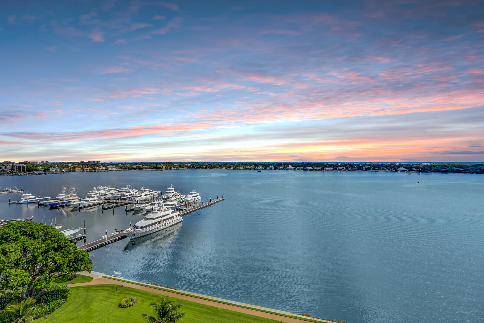 132 Lakeshore Drive 1117