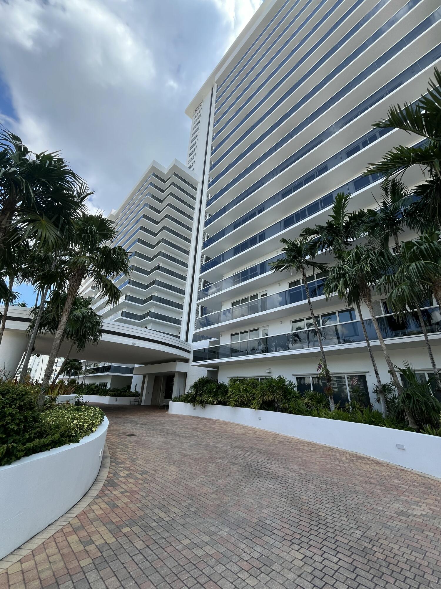 PLAYA DEL SOL CONDO - Residential