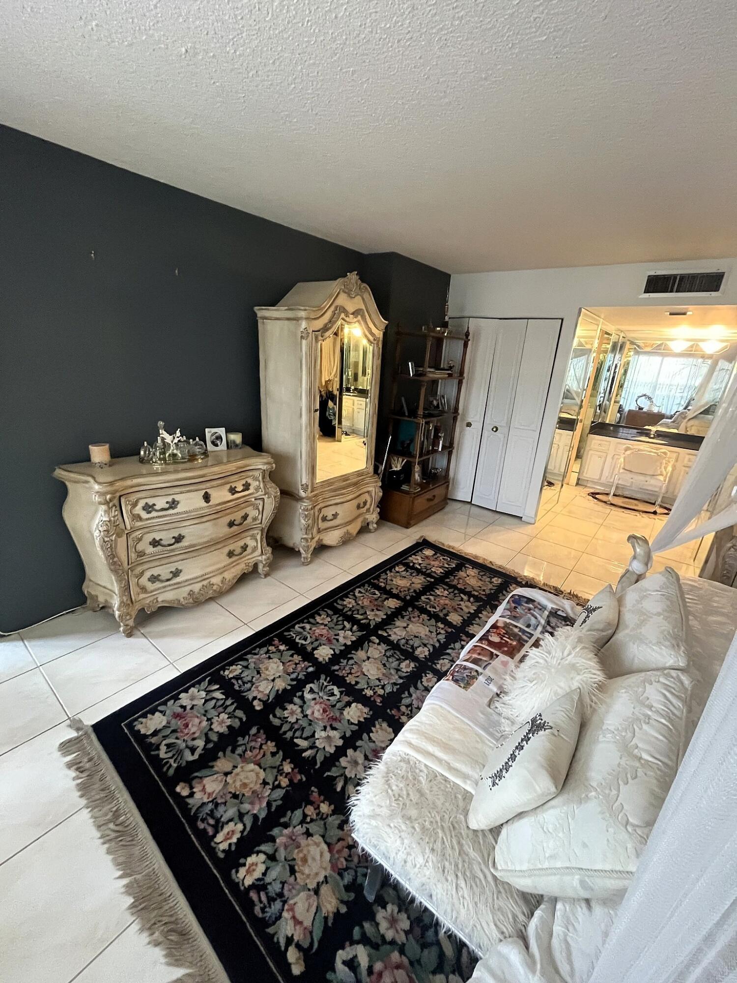 PLAYA DEL SOL CONDO - Residential