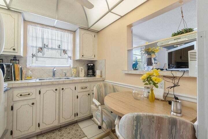 WINDSOR CONDOS - Residential Lease