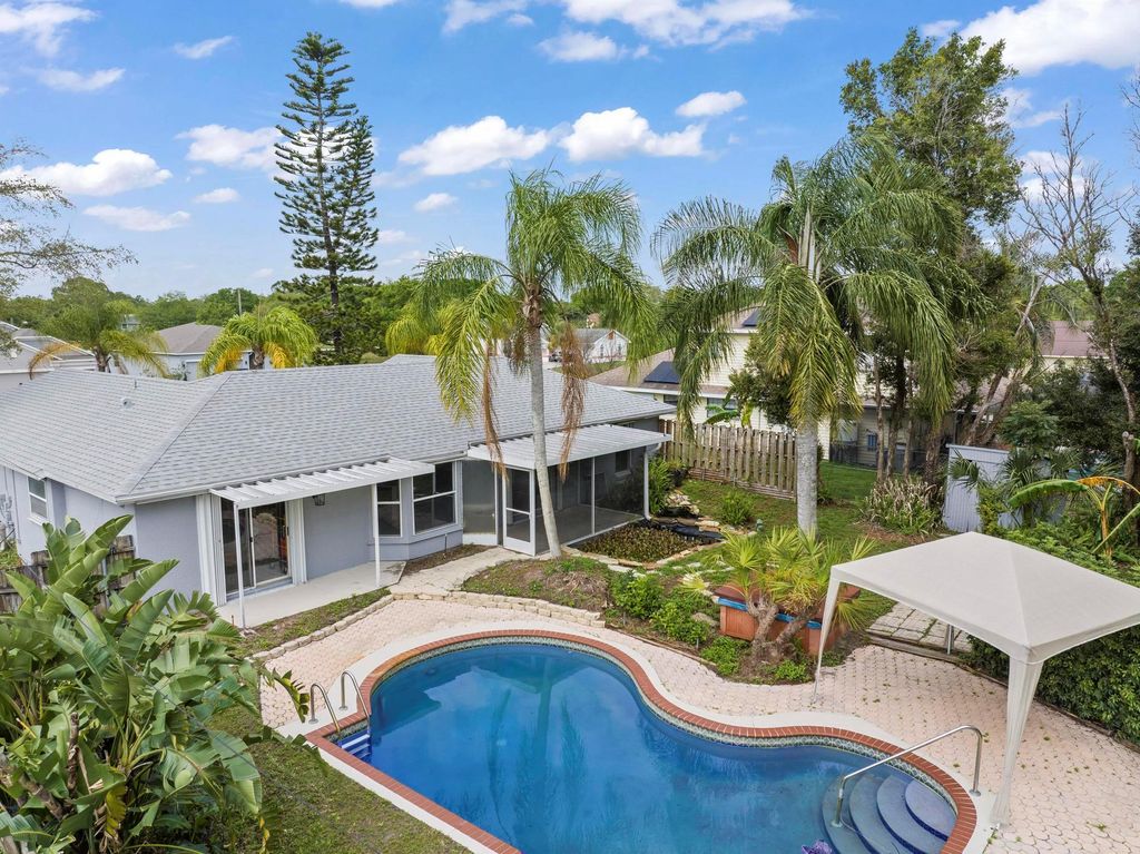 Photo of 8978 101st Avenue, Vero Beach, FL 32967 (MLS # R10967819)