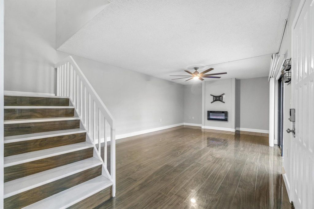 Photo of 1015 10th Court, Palm Beach Gardens, FL 33410 (MLS # R11148430)