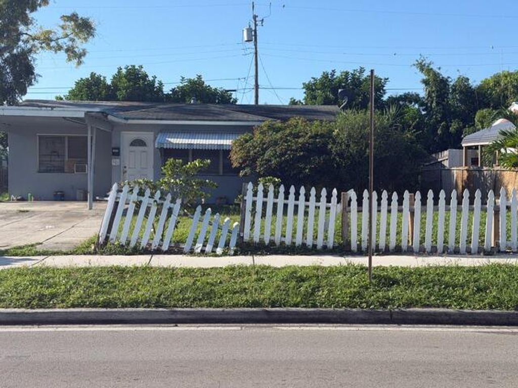 Photo of 1005 12th Avenue S, Lake Worth Beach, FL 33460 (MLS # R11127246)