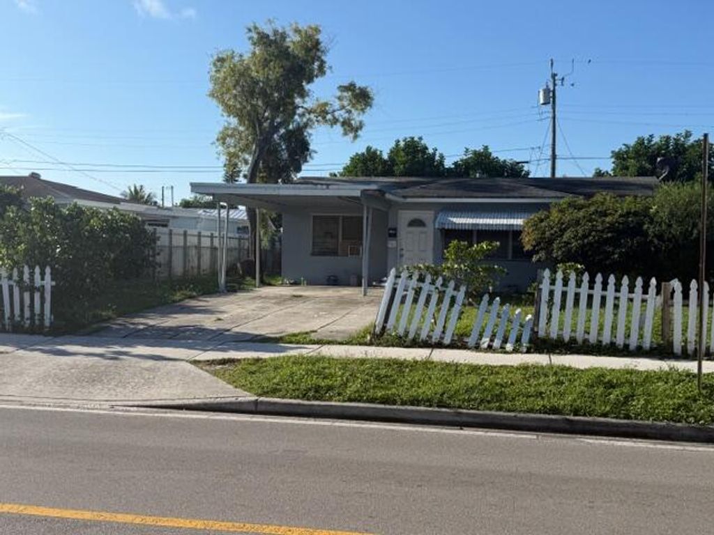 Photo of 1005 12th Avenue S, Lake Worth Beach, FL 33460 (MLS # R11127246)