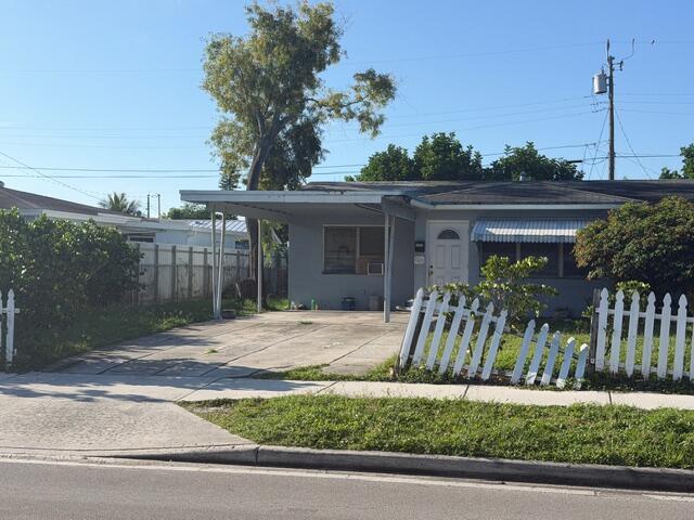 WHISPERING PALMS 5 - Residential