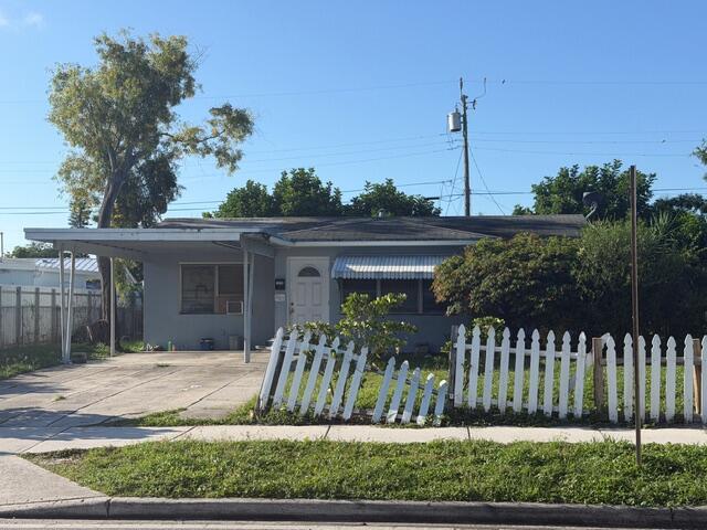 WHISPERING PALMS 5 - Residential