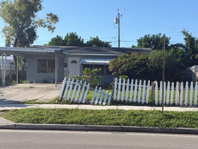 WHISPERING PALMS 5 - Residential