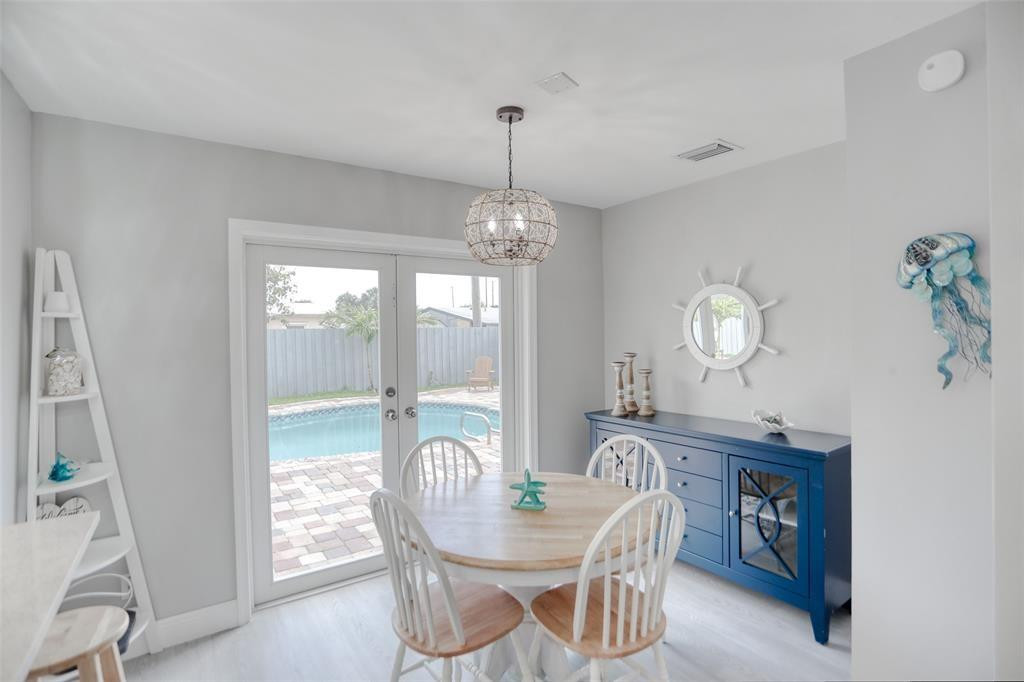 COLLIER MANOR 4TH ADD - Residential Lease