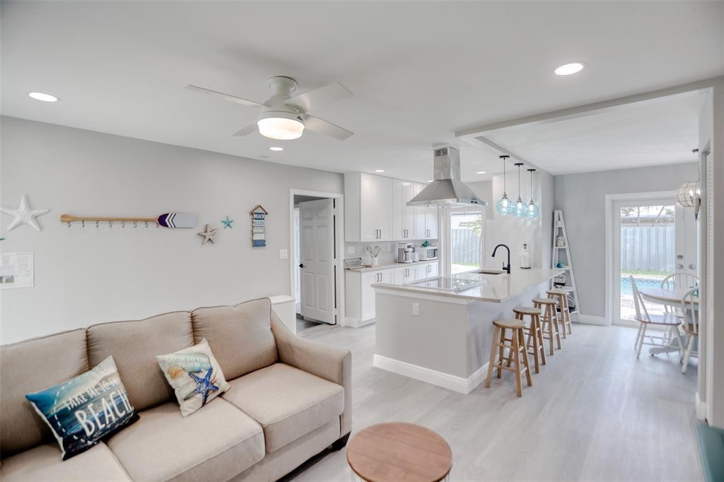 COLLIER MANOR 4TH ADD - Residential Lease