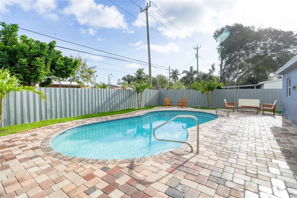 1437 NE 25th Street