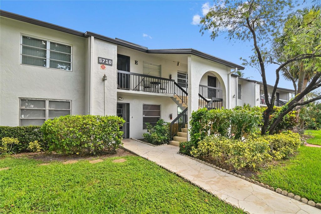Photo of 5710 Princess Palm Court #F, Delray Beach, FL 33484 (MLS # F10456028)