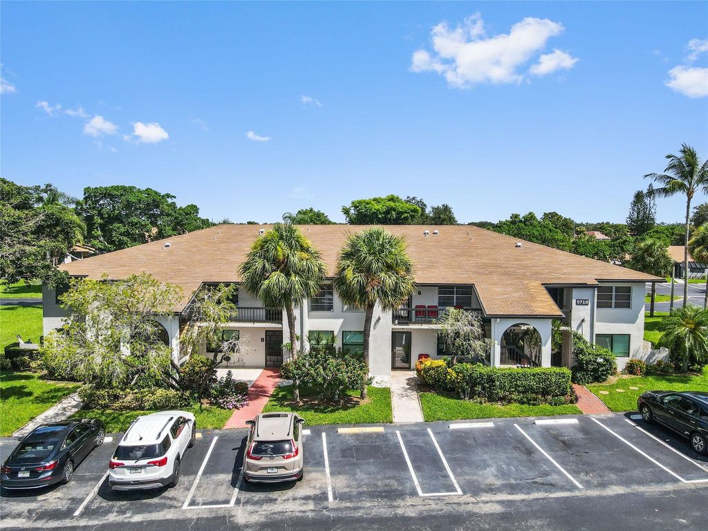 Photo of 5710 Princess Palm Court #F, Delray Beach, FL 33484 (MLS # F10456028)