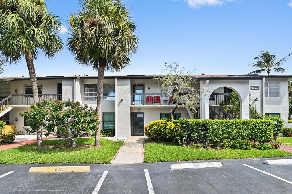 Photo of 5710 Princess Palm Court #F, Delray Beach, FL 33484 (MLS # F10456028)