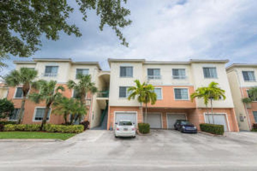 Very nice near-luxury community!  Tropical pool area, sand volleyball court, gym.  Unit features wooded view, laundry room has full size machines (vs. stackables), separate living and dining areas, new carpet, crown moulding.