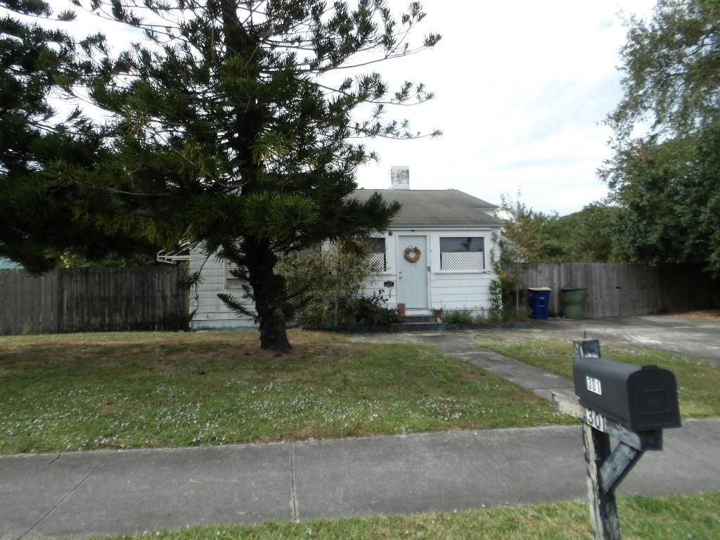 Photo of 301 N 11th Street, Fort Pierce, FL 34950 (MLS # R11149908)