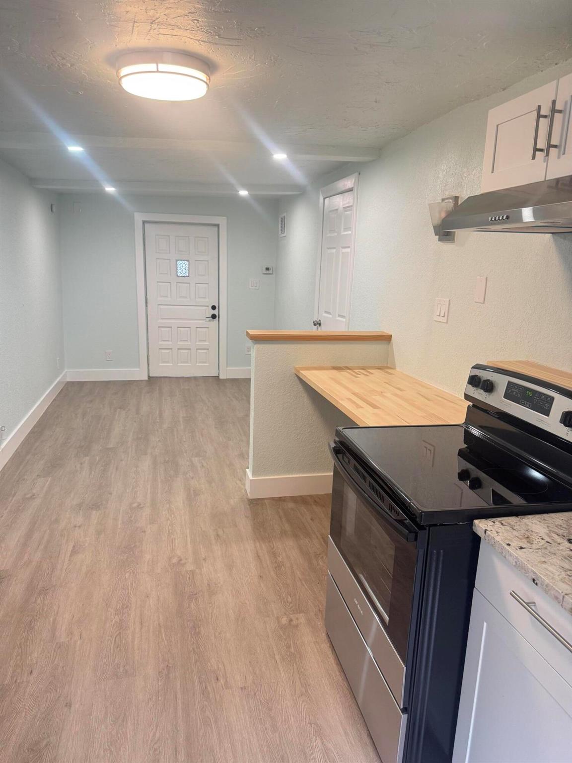 COLONIAL ESTS - Residential Lease