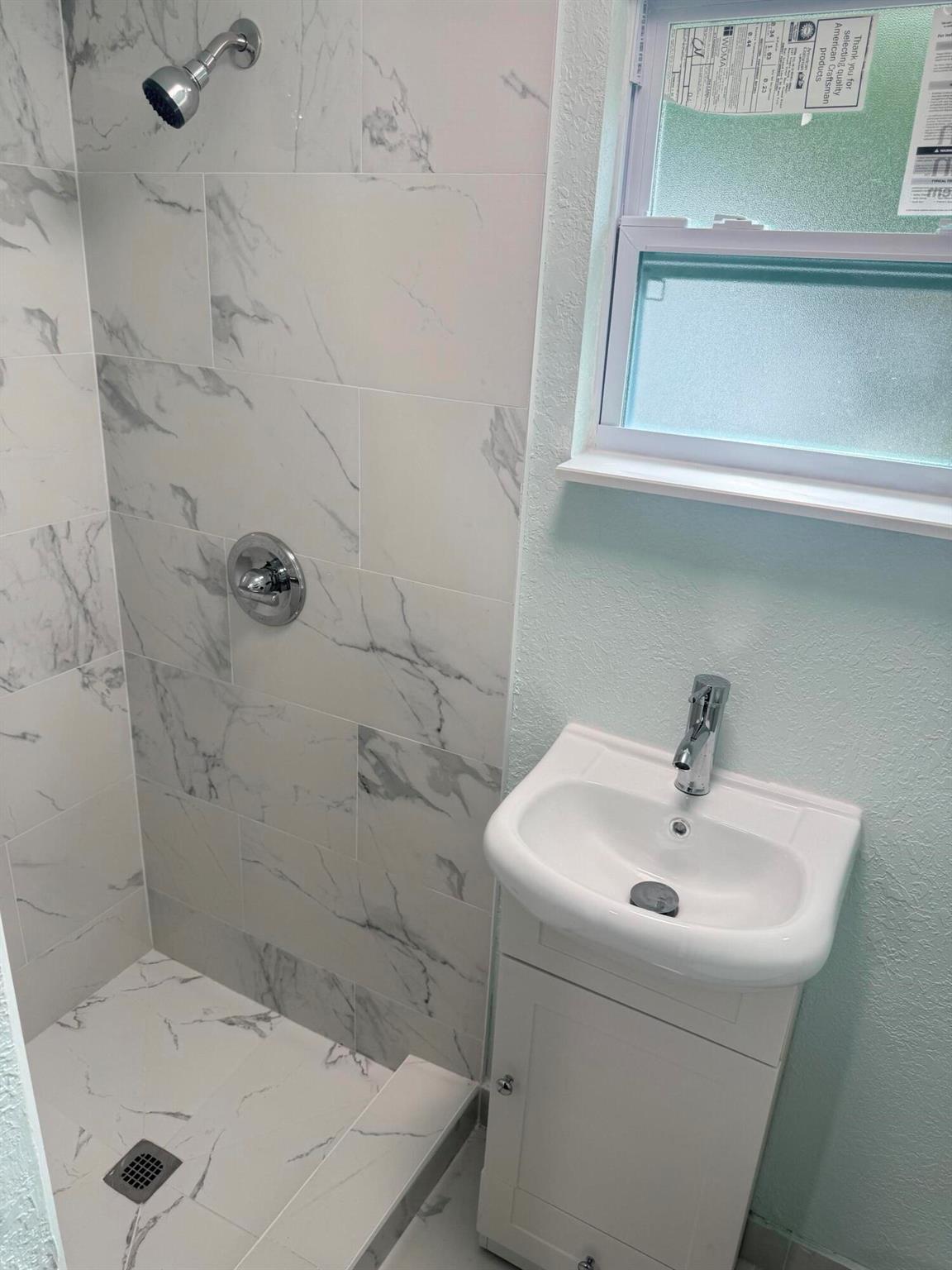 COLONIAL ESTS - Residential Lease