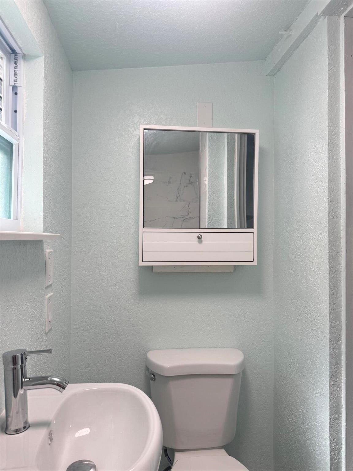 COLONIAL ESTS - Residential Lease