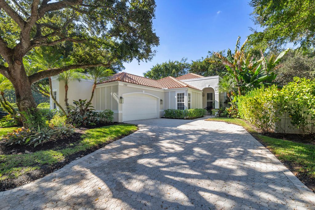 Photo of 2707 Players Court, Wellington, FL 33414 (MLS # R11159078)