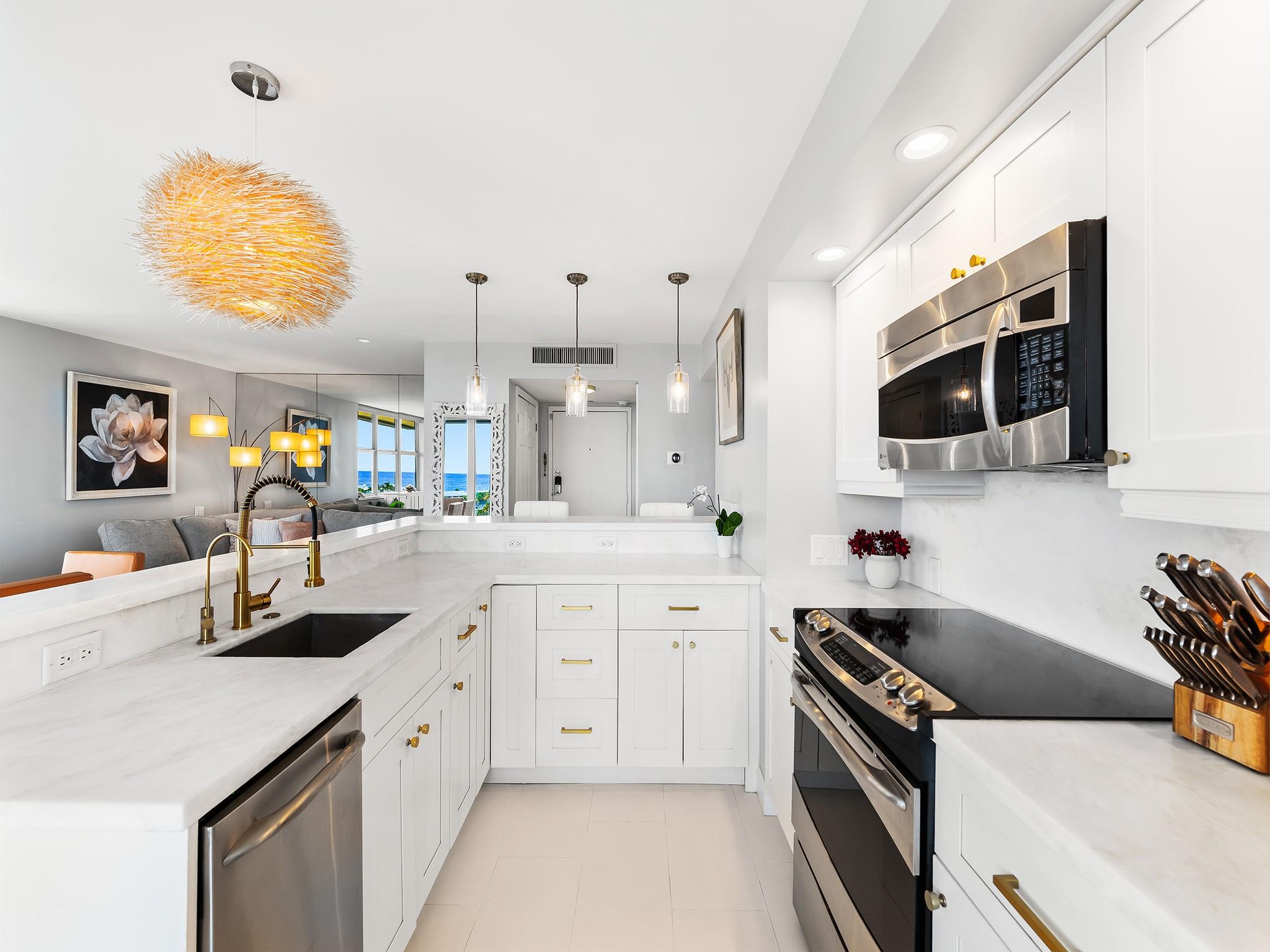 HILLSBORO LIGHT TOWERS - Residential