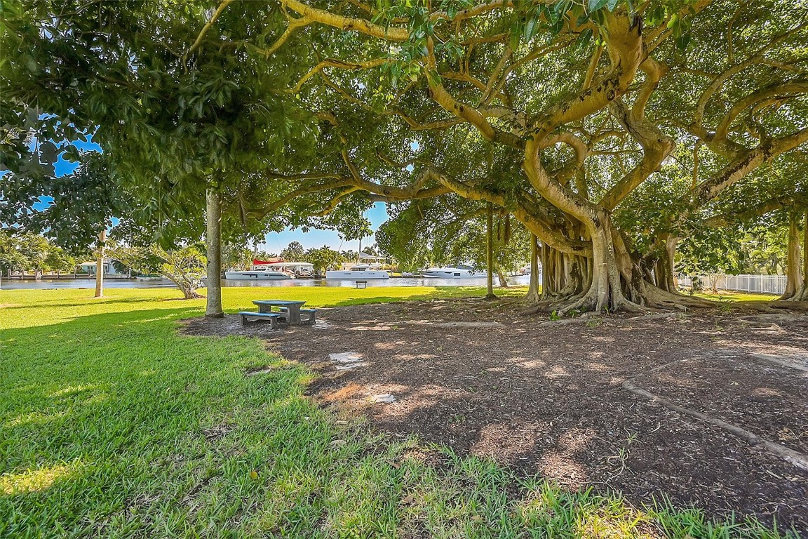 HEMINGWAY AT SAILBOAT - Residential Lease