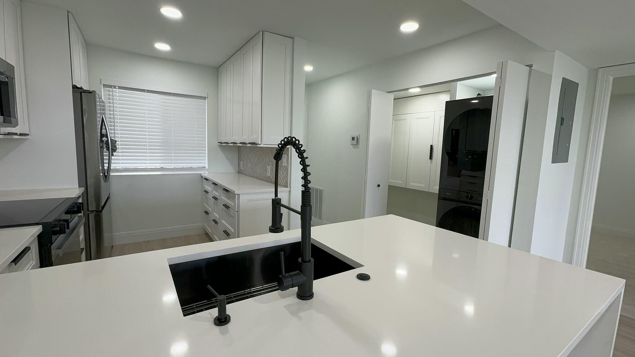 4483 Luxemburg 201 Court 201