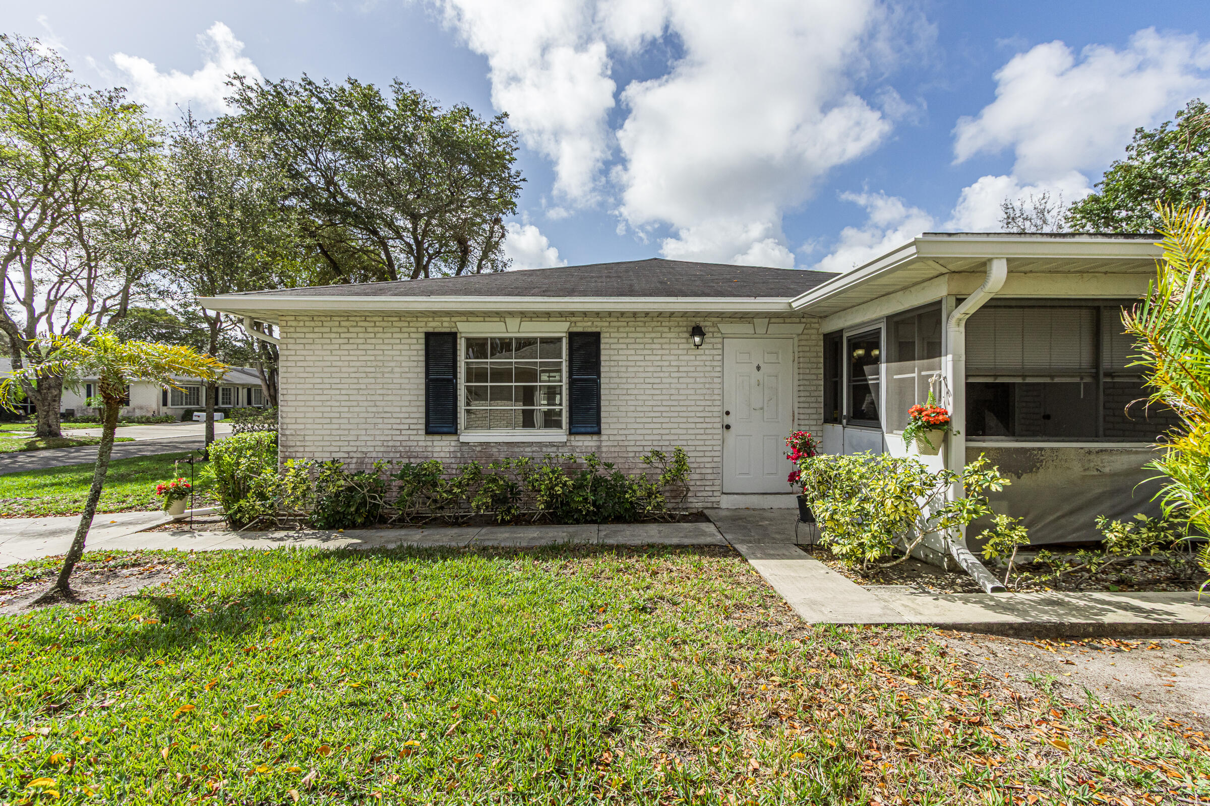 LIMETREE CONDO - Residential