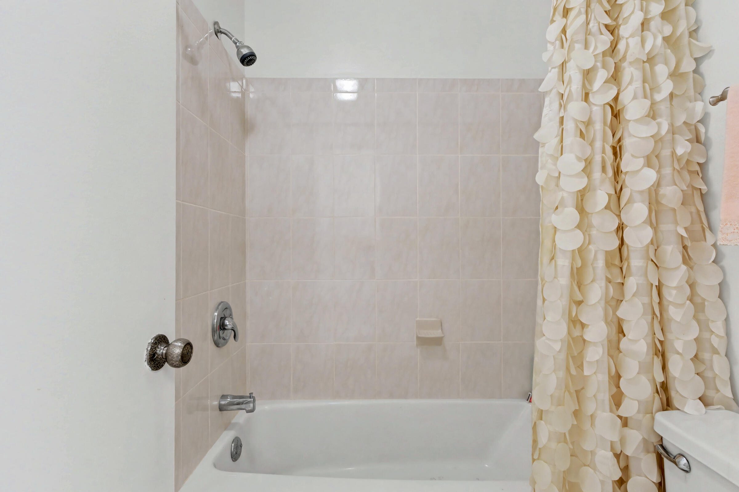 LIMETREE CONDO - Residential