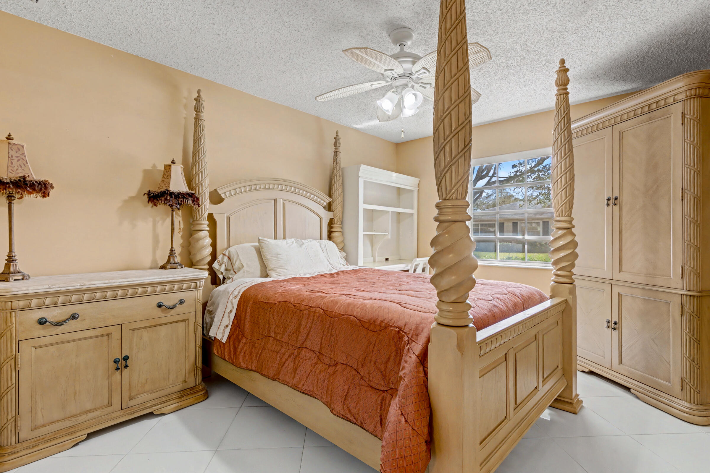 LIMETREE CONDO - Residential