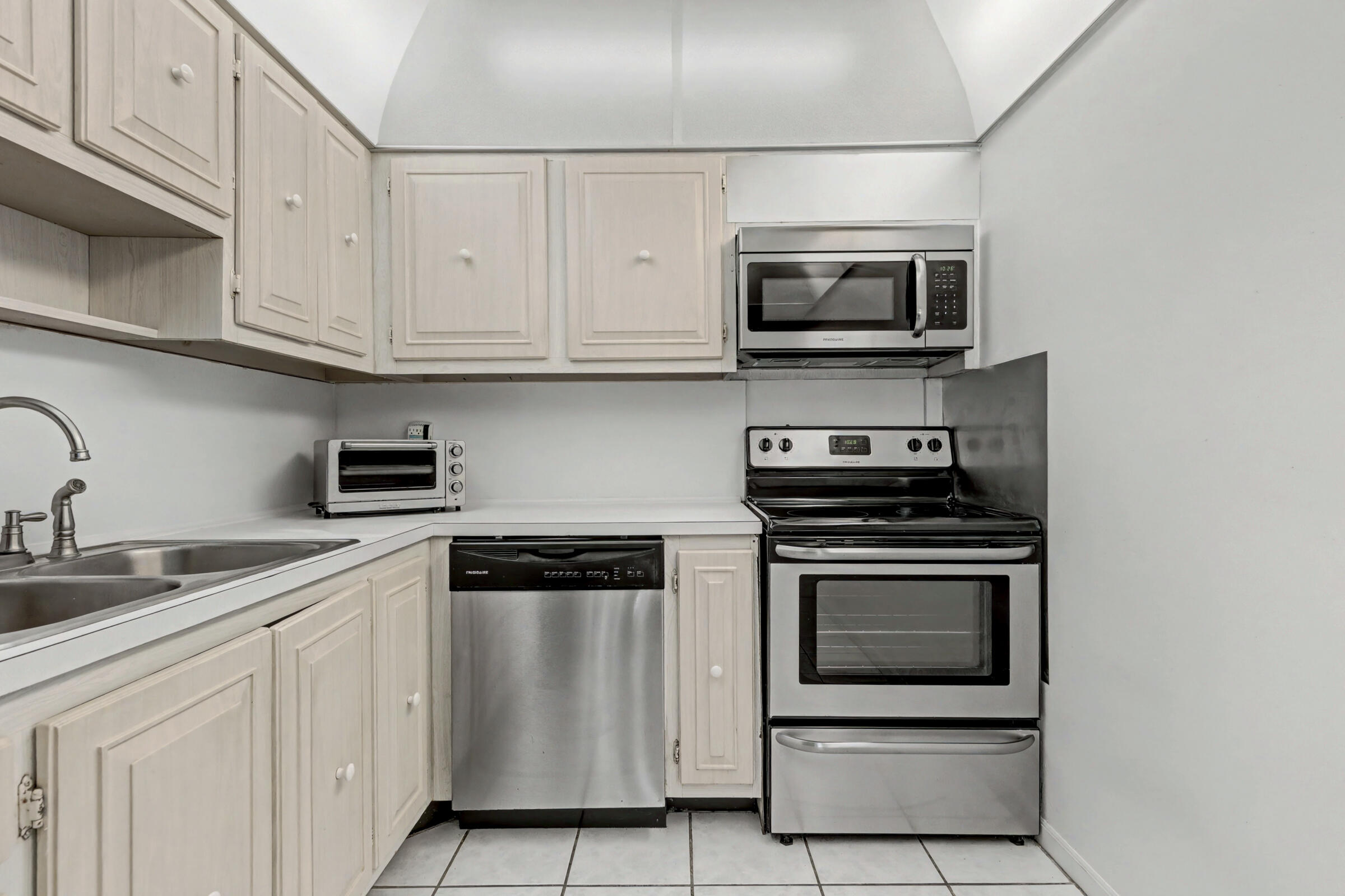 LIMETREE CONDO - Residential