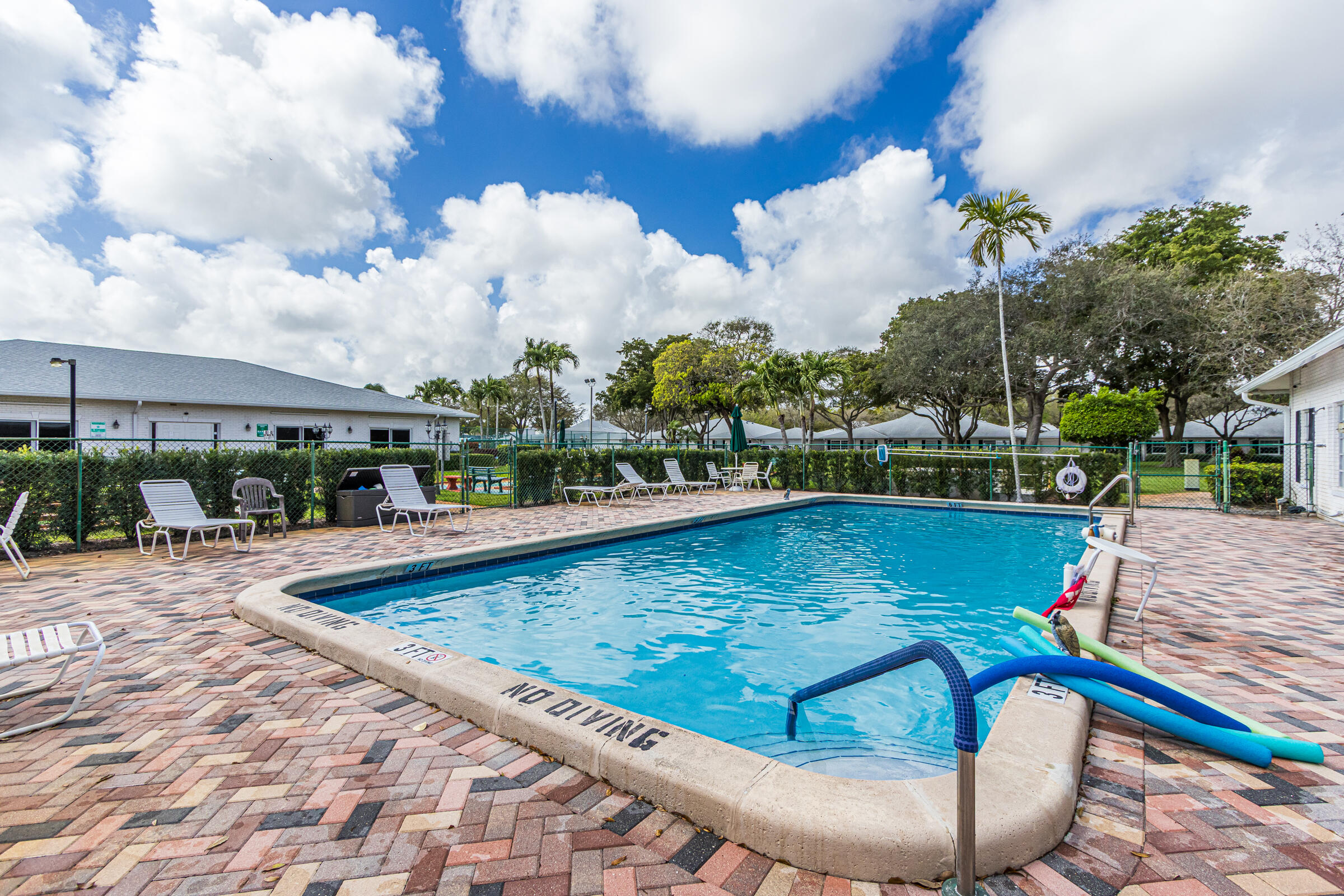 LIMETREE CONDO - Residential