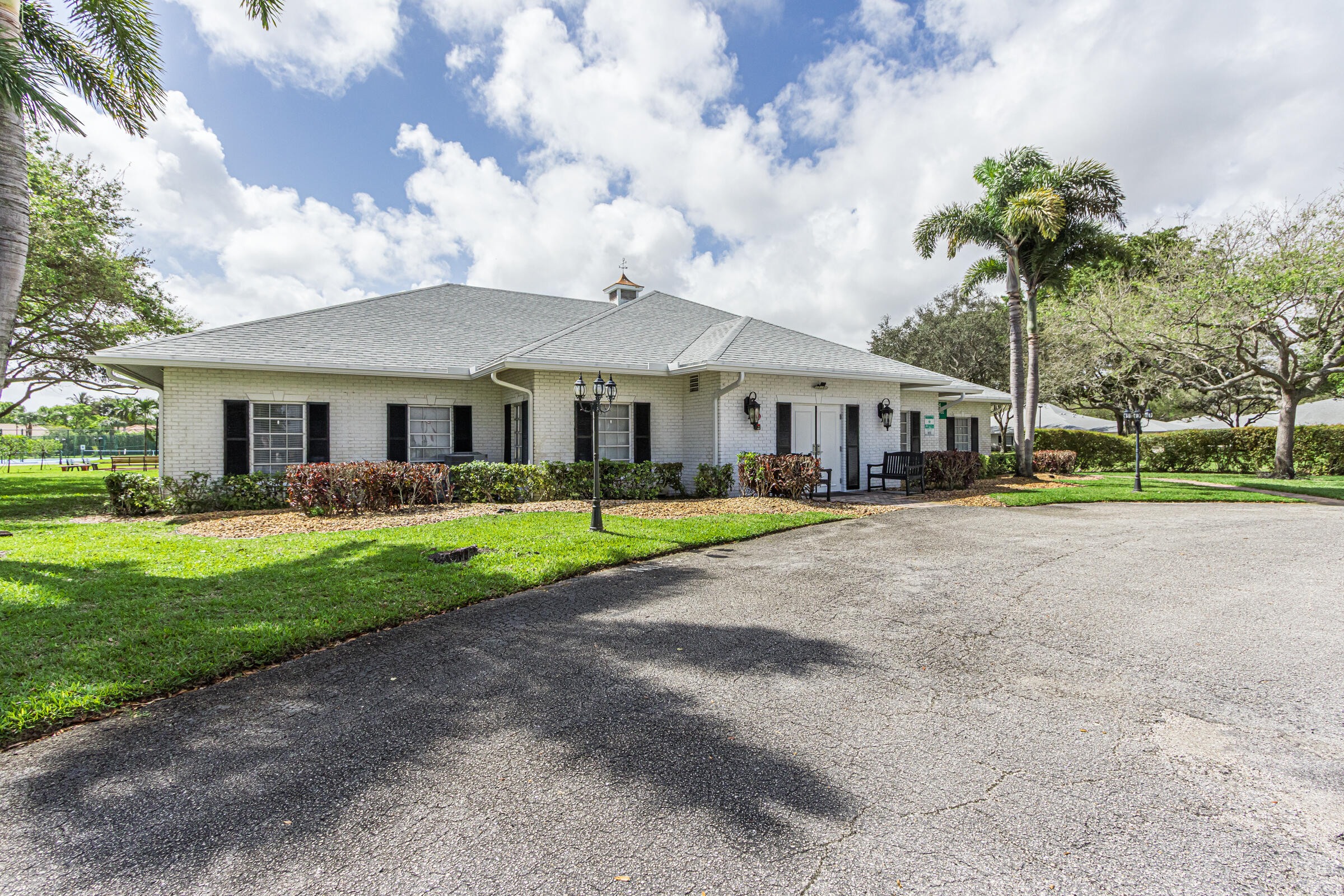 LIMETREE CONDO - Residential