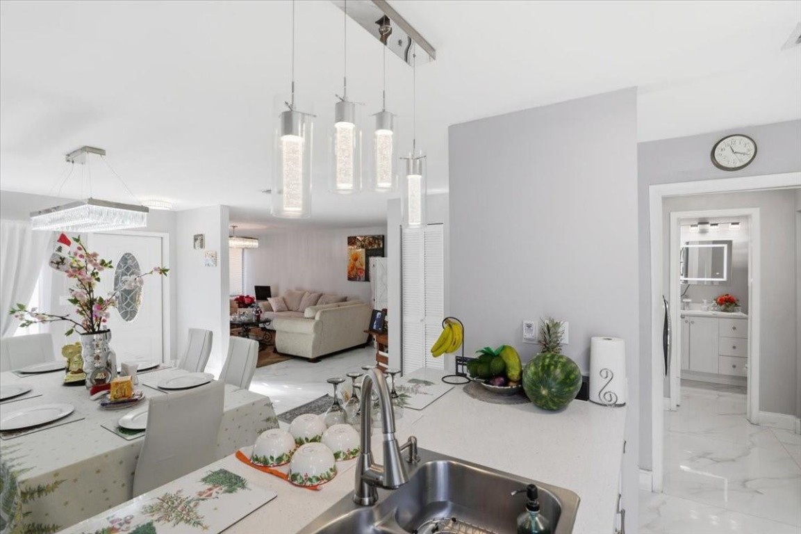 Woodlake Village Twnhms C - Residential Lease