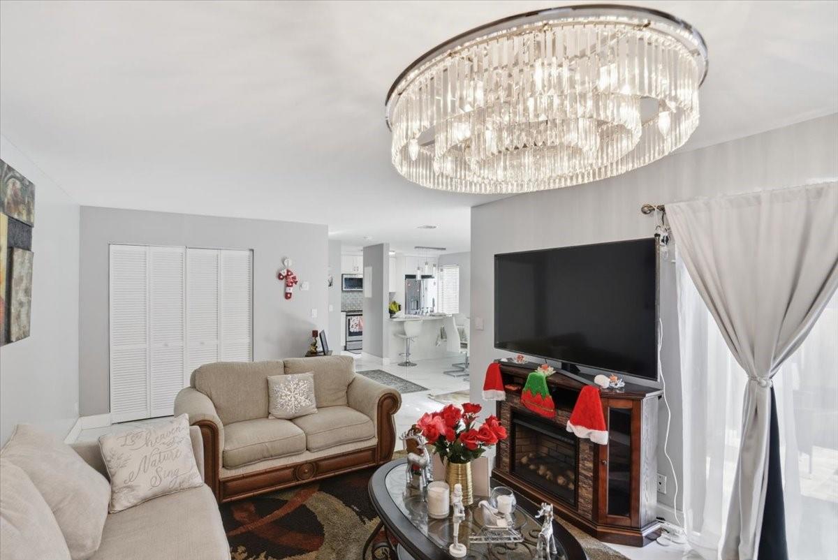 Woodlake Village Twnhms C - Residential Lease