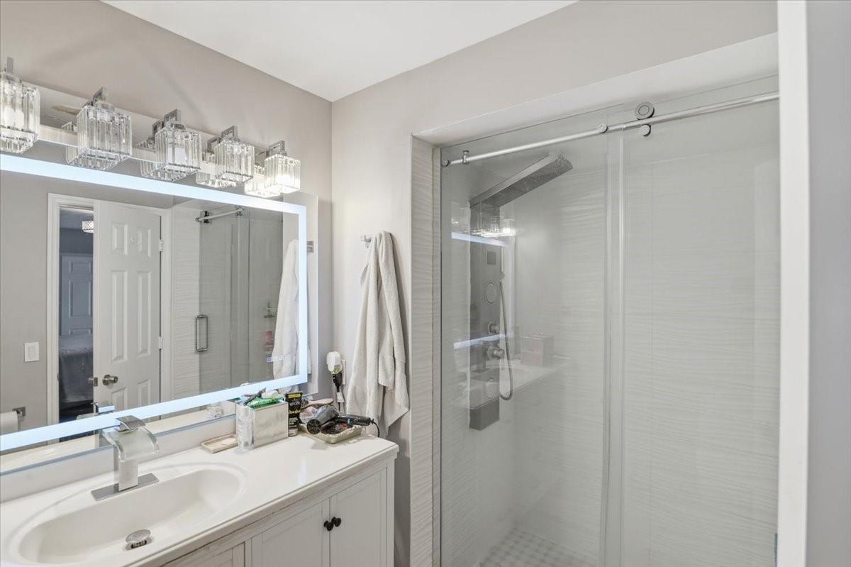 Woodlake Village Twnhms C - Residential Lease