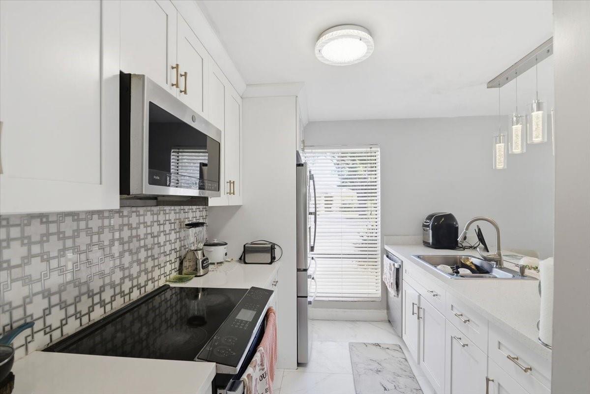 Woodlake Village Twnhms C - Residential Lease