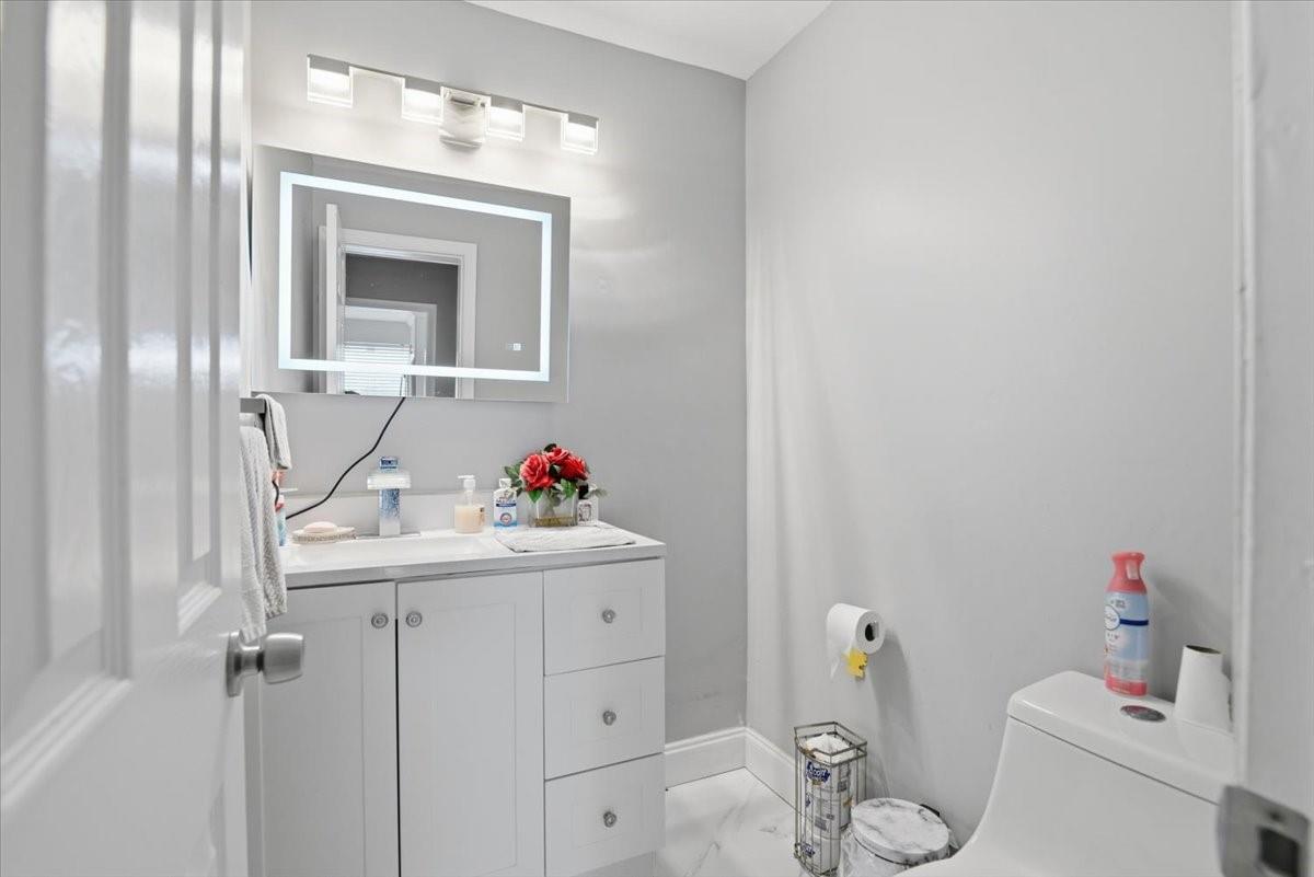 Woodlake Village Twnhms C - Residential Lease