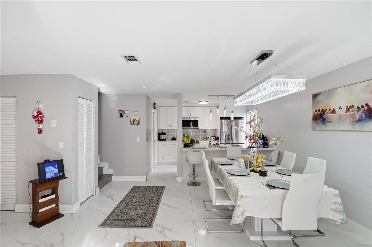 Woodlake Village Twnhms C - Residential Lease