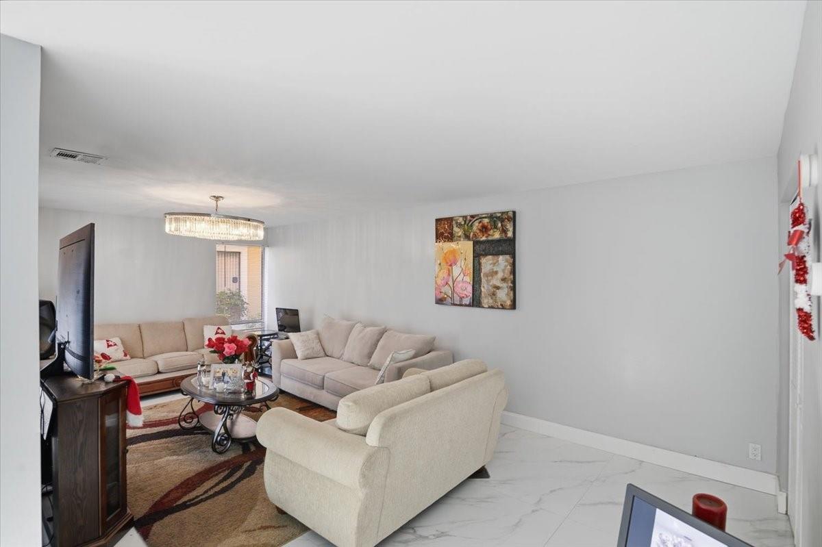 Woodlake Village Twnhms C - Residential Lease