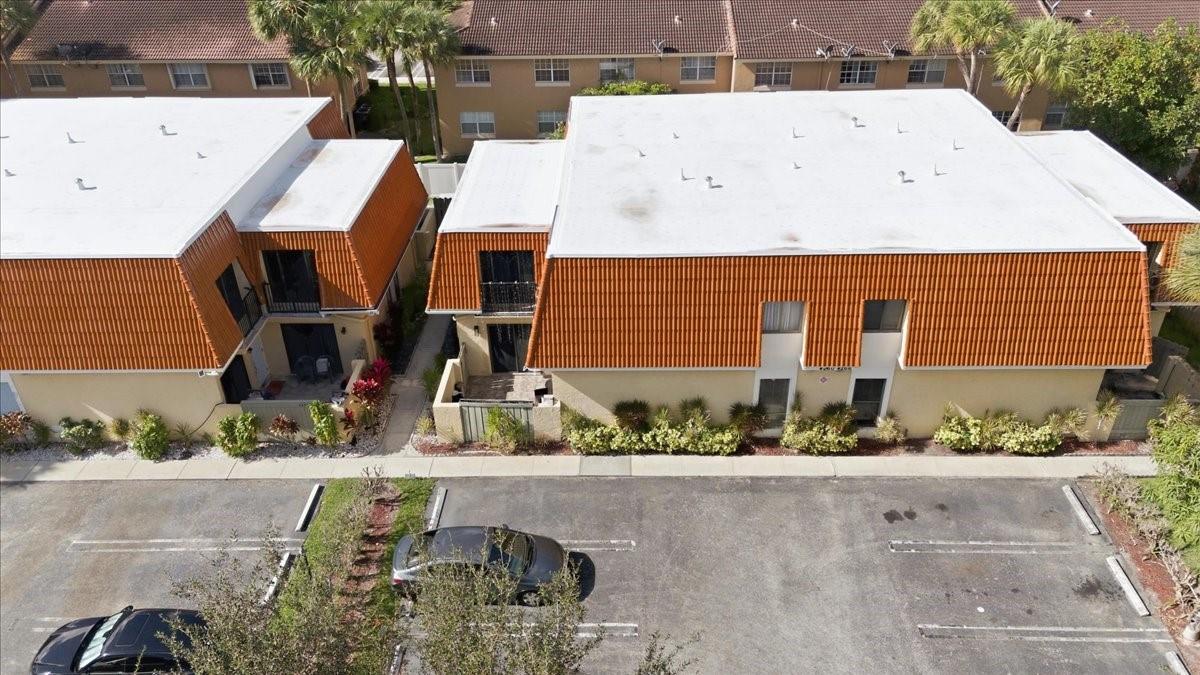 Woodlake Village Twnhms C - Residential Lease