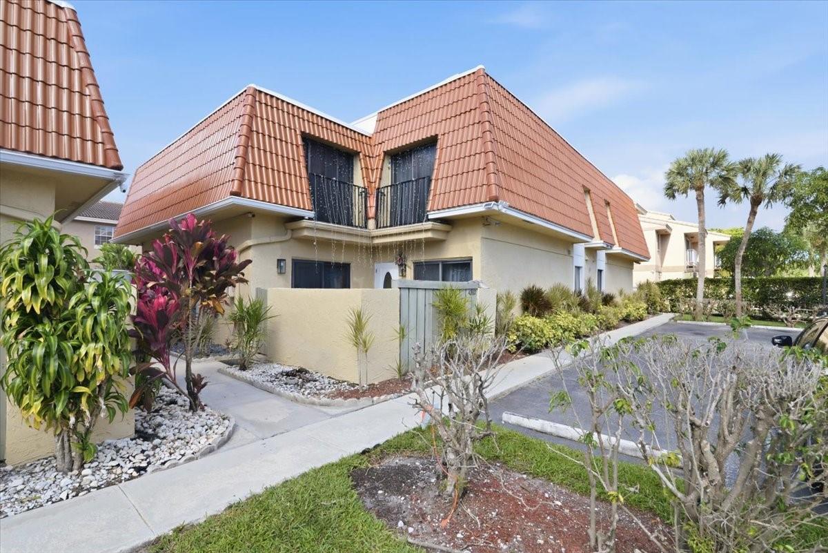 Woodlake Village Twnhms C - Residential Lease