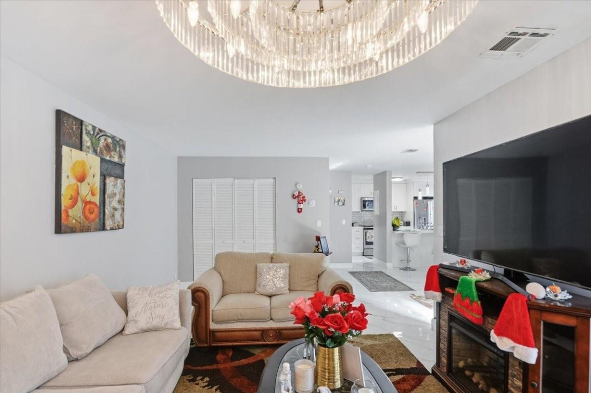 Woodlake Village Twnhms C - Residential Lease