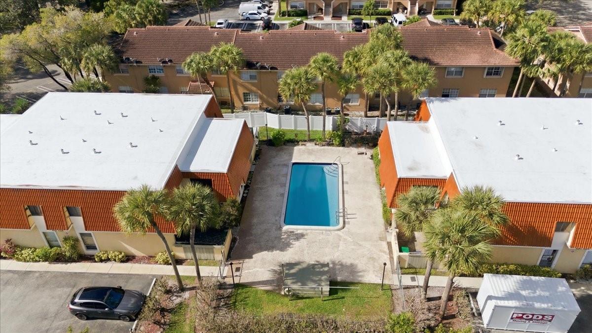 Woodlake Village Twnhms C - Residential Lease